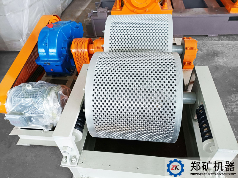 對輥制粒機(jī) 對輥制粒機(jī)